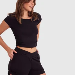 Chill V Front Short - Black -brasnthings shop chill v front short black 01440201 5