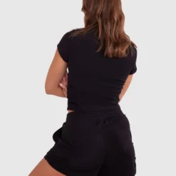 Chill V Front Short - Black